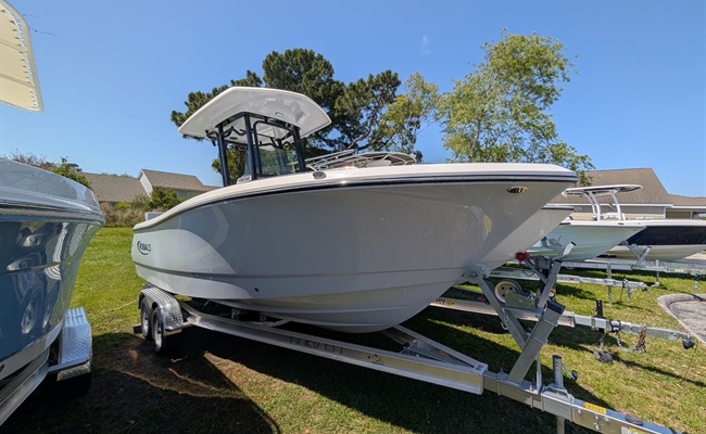 2026 Robalo R232 Explorer